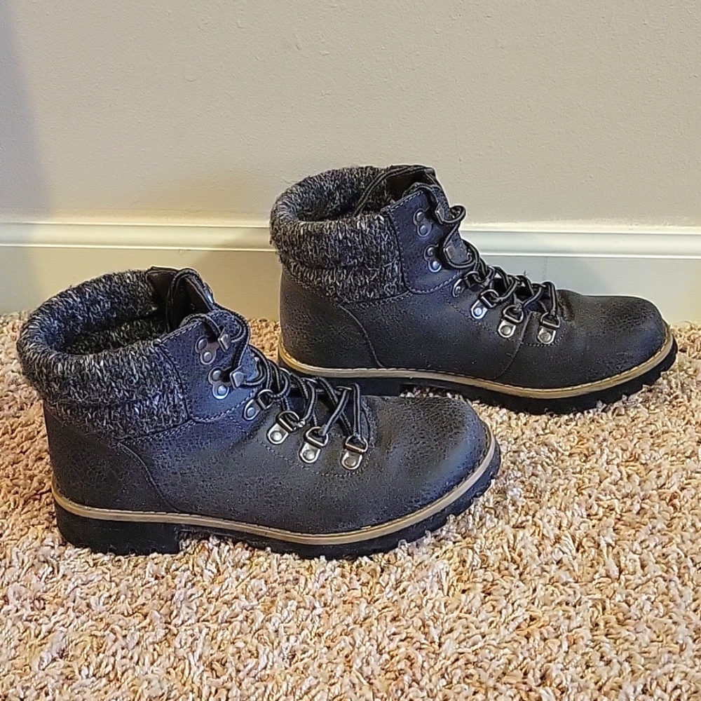 Boots - Picture 4 of 5